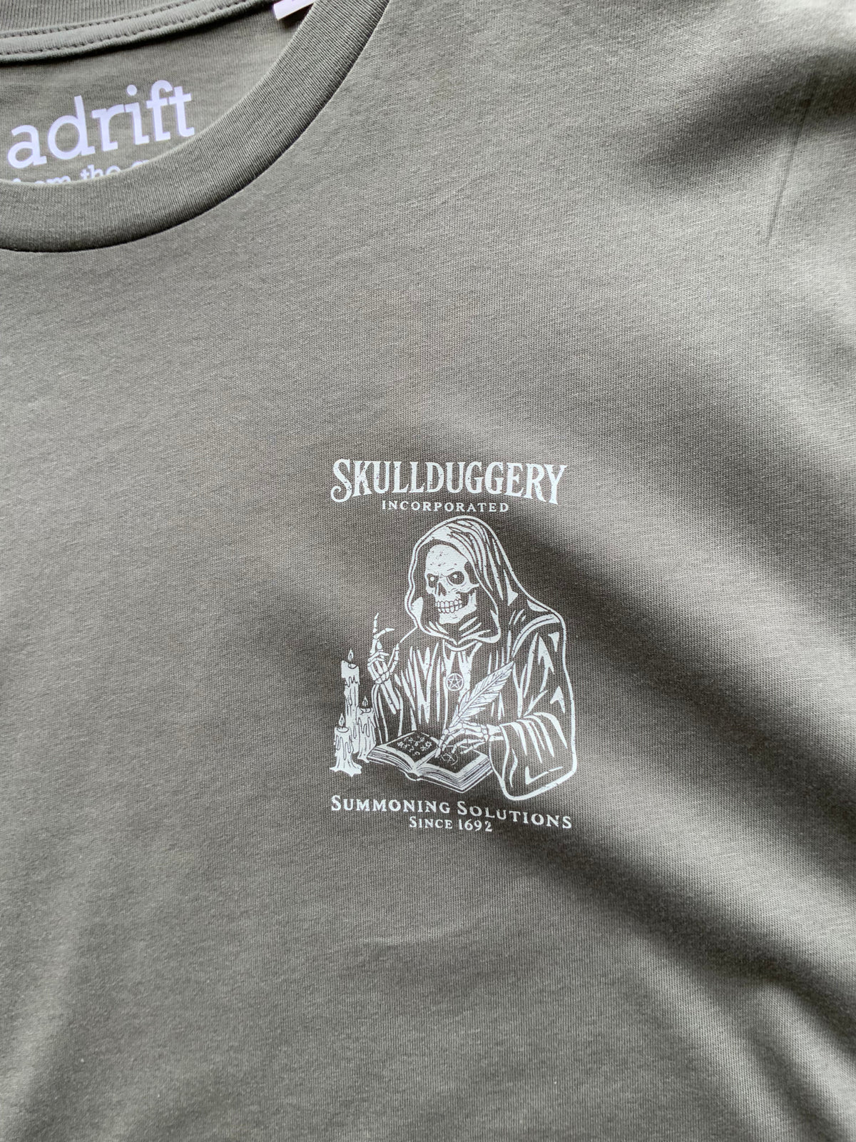 Skullduggery Solutions t-shirt in organic khaki