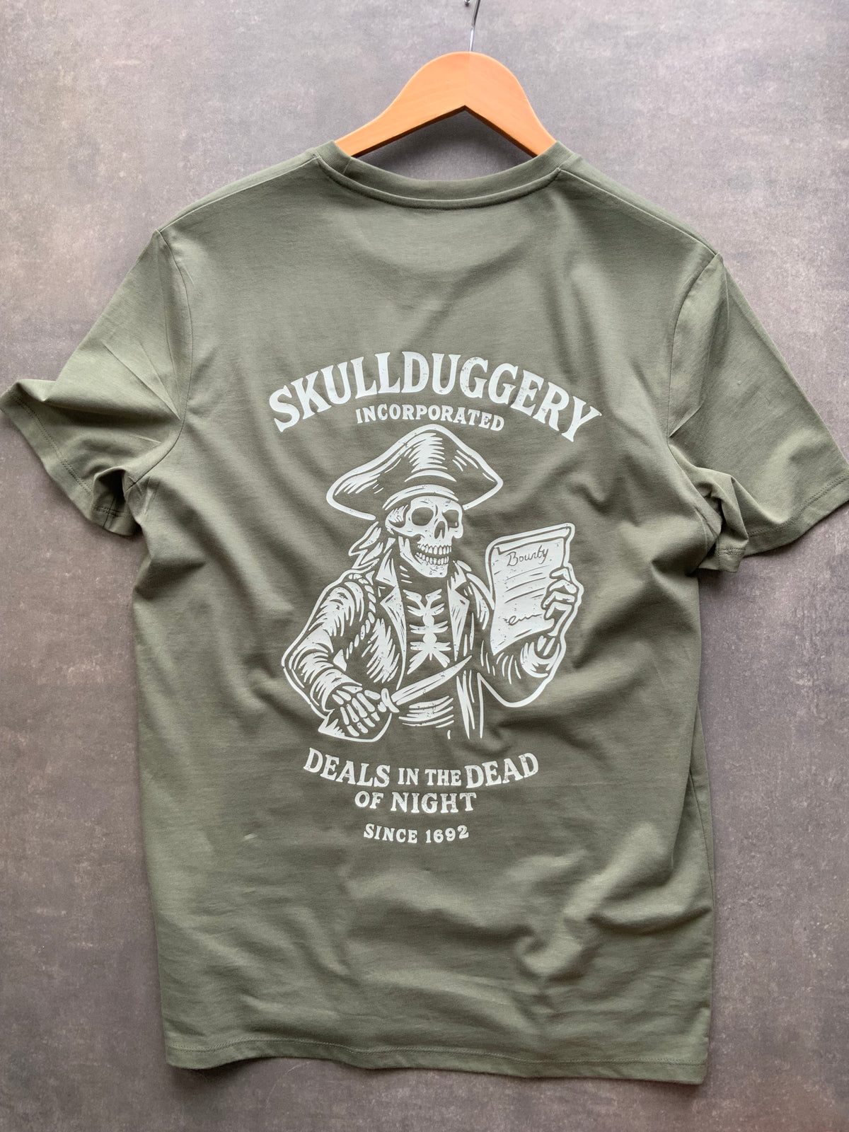 Skullduggery Deals t-shirt in Organic Khaki