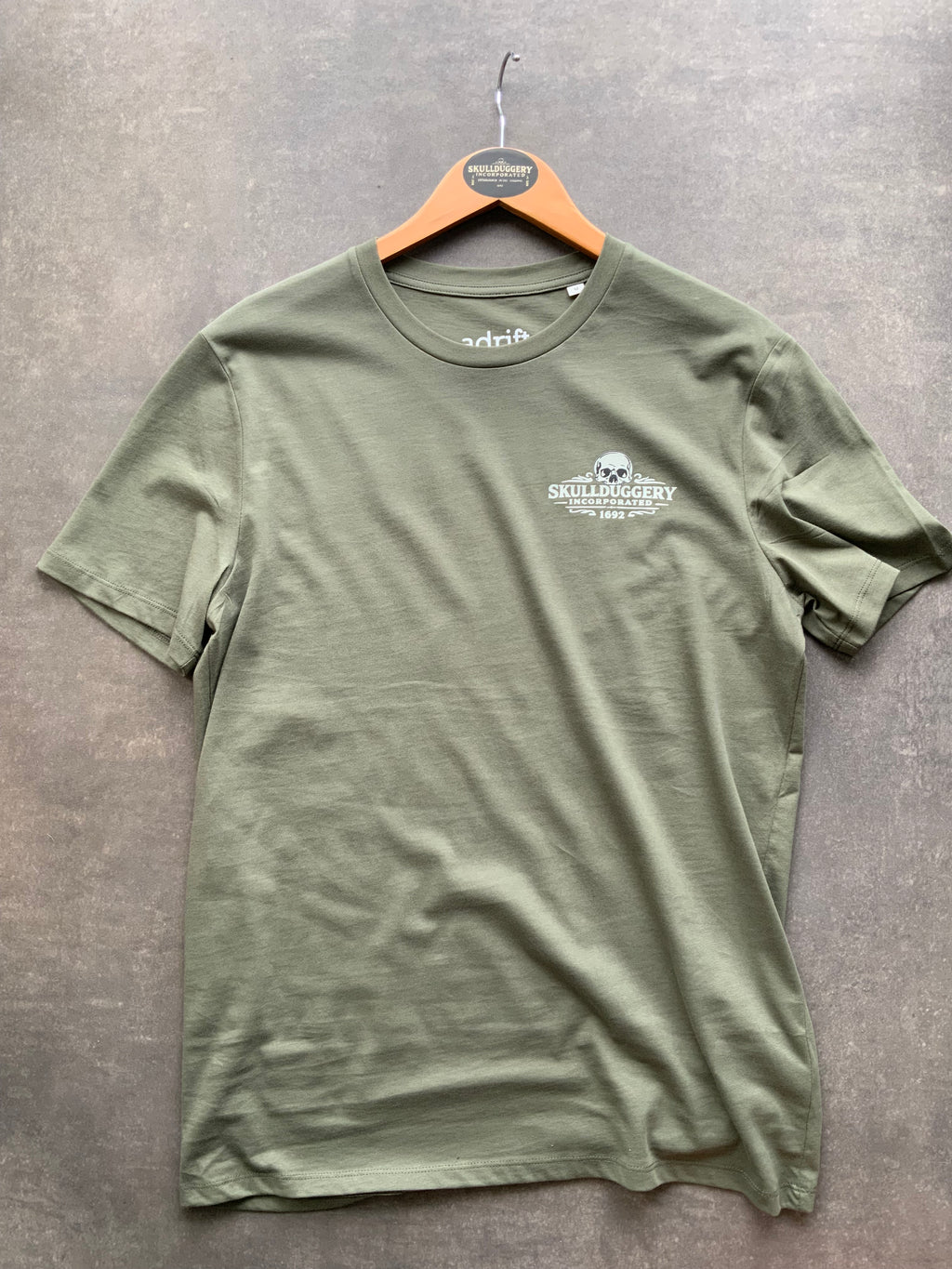 Skullduggery Deals t-shirt in Organic Khaki
