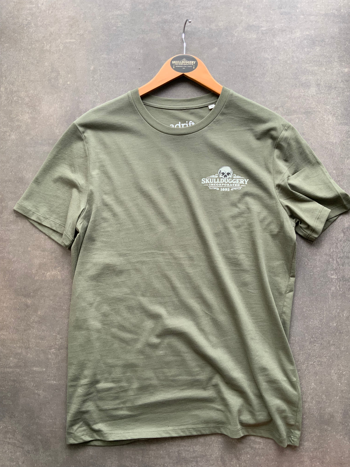 Skullduggery Deals t-shirt in Organic Khaki