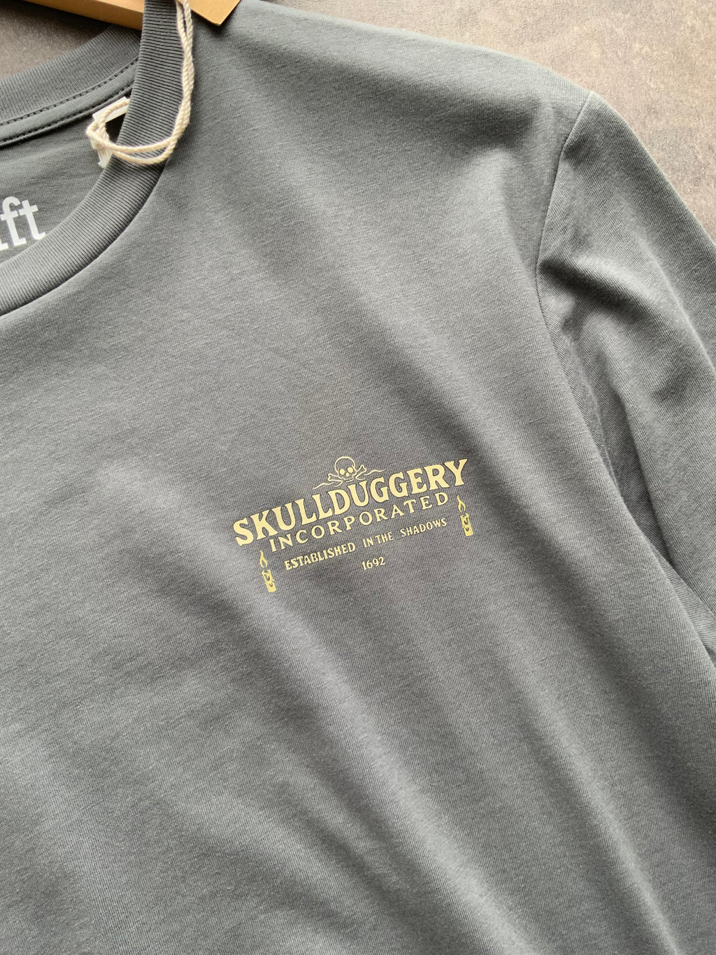 Skullduggery Logo t-shirt in iron grey