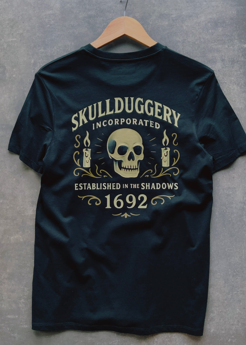 Skullduggery Established in the Shadows t-shirt in black